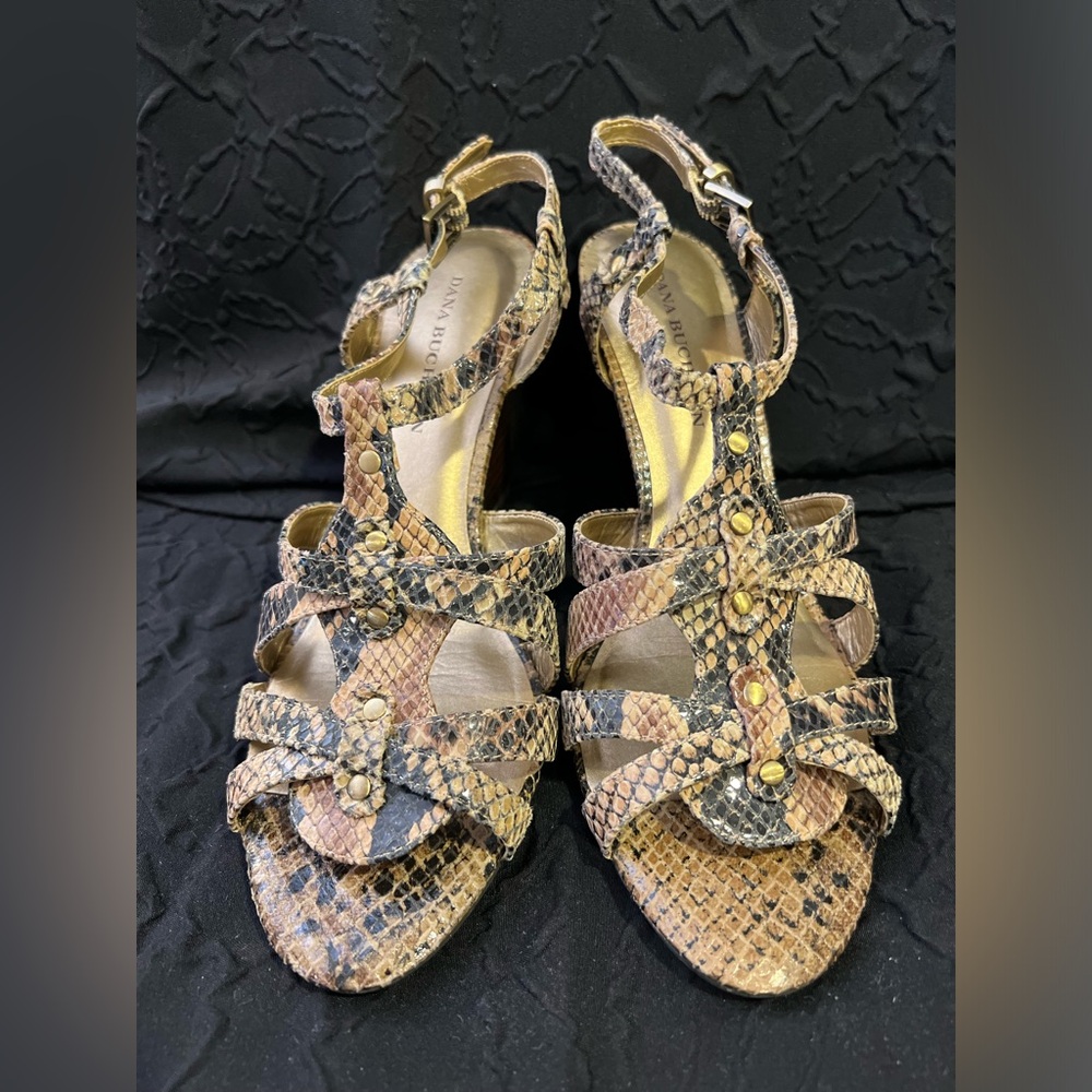 Dana Buchman Reptile Wedge